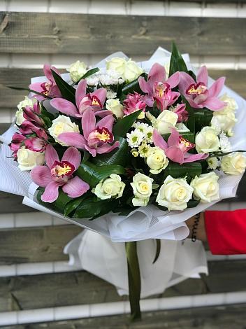 Букет цветов из: Розы и Хризантемы в Коломыцево