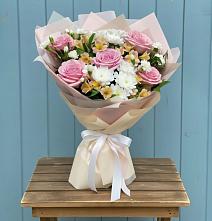 Букет цветов из:  Гвоздики, Орхидеи и Розы в Коломыцево