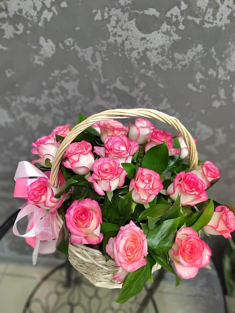 Цветочная композиция из Розы в корзине в Коломыцево