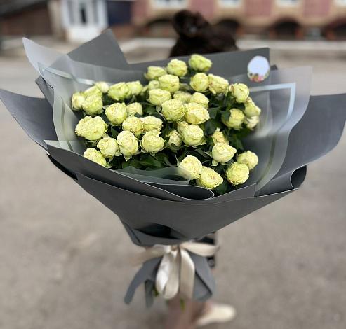 Букет Белые кустовые розы Солинеро в Коломыцево