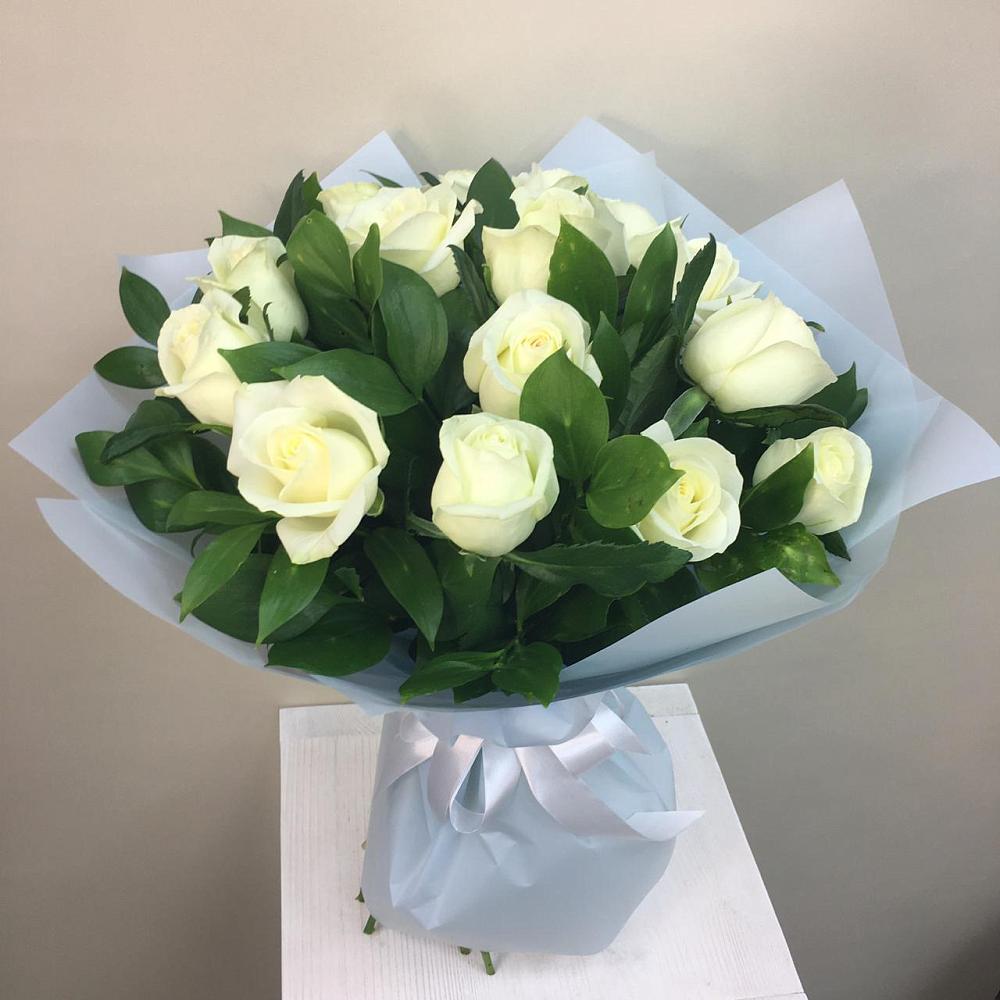 Букет 15 Белых роз Проуд в Коломыцево