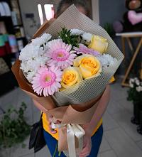 Букет цветов из:  Герберы, Розы и Хризантемы в Коломыцево