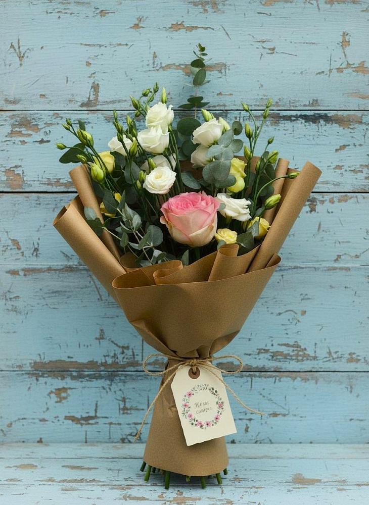 Букет цветов из: Розы и Лизиантусы в Коломыцево