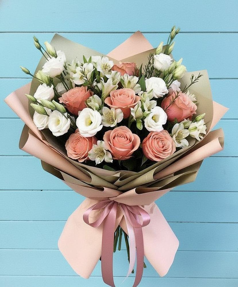 Букет цветов из: Розы, Альстромерии и Лизиантусы в Коломыцево