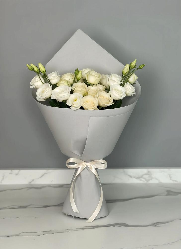 Букет цветов из: Розы и Лизиантусы в Коломыцево