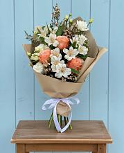 Букет цветов из:  Альстромерии, Лизиантусы, Розы и Хризантемы в Коломыцево