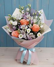 Букет цветов из:  Лизиантусы, Розы, Альстромерии и Гипсофила в Коломыцево