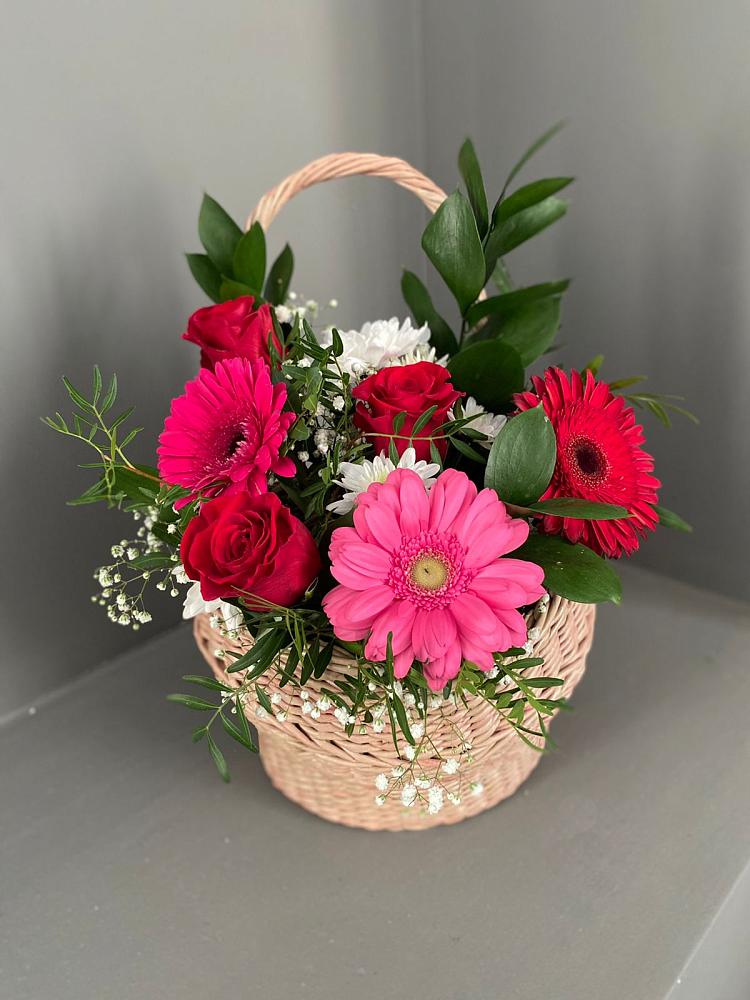 Цветочная композиция из Розы, Хризантемы и Герберы в корзине в Коломыцево