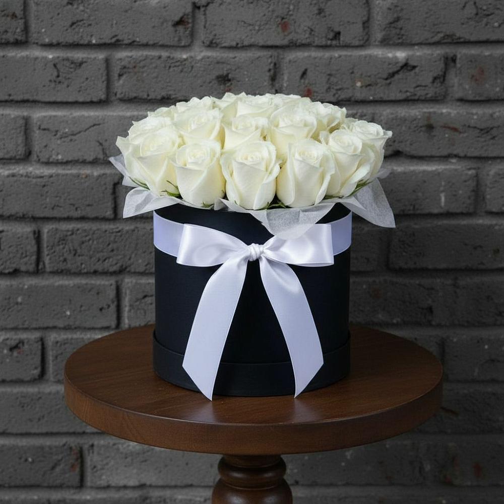 Цветочная композиция из Розы в шляпной коробке в Коломыцево