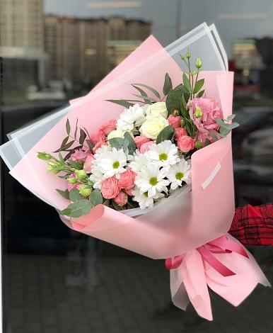 Букет цветов из: Розы, Лизиантусы и Хризантемы в Коломыцево
