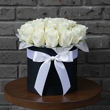 Цветочная композиция из Розы в шляпной коробке в Коломыцево